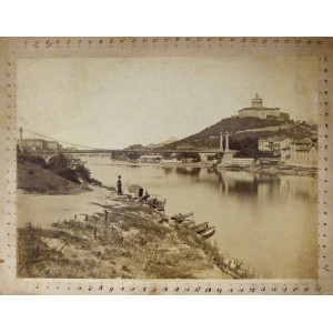 Ponte di Ferro sul Po ed il Monte dei Cappuccini. Giacomo Brogi, 1870 circa.