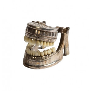 Set dimostrativo di protesi dentale. Germania, s.d. (ma 1920 circa).