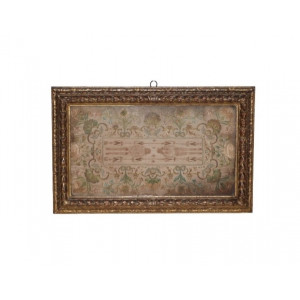 Sindone su seta contornata da fiori a ricamo e putti. Torino, fine XVII sec.